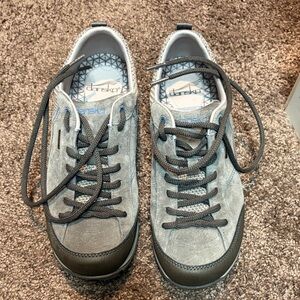 Dansko 100% Waterproof Suede Light Olive/Gray Lace-Up Shoes